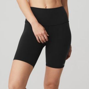Alo 7 inch black biker short XS NWT